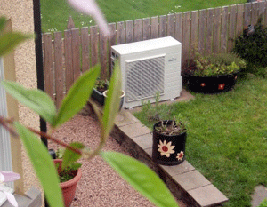 DAIKIN �s� pompas� d�� �nite . K���k kapasiteler i�in d�� �nite g�r�nt�s�.